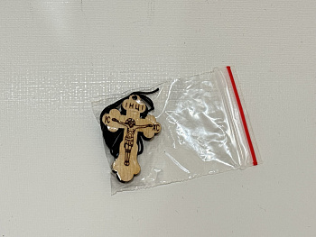 Нательный крестик деревянный на гайтане, фигурный 33x22мм, упак 100шт